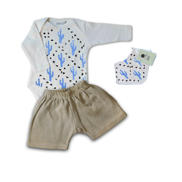 Combo con body estampado con cactus, short y babero
