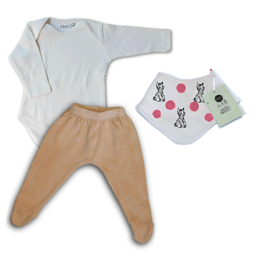 Combo con babero estampado con gatos monteses en rosa, body natural y ranita teñida